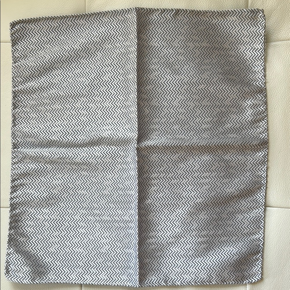 DUCHAMP men’s silver Chevron Patterned pocket square
